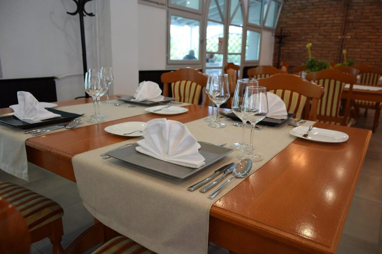 Romahegy Rendezvenyhaz Bed & Breakfast คาโปชวาร์ ภายนอก รูปภาพ