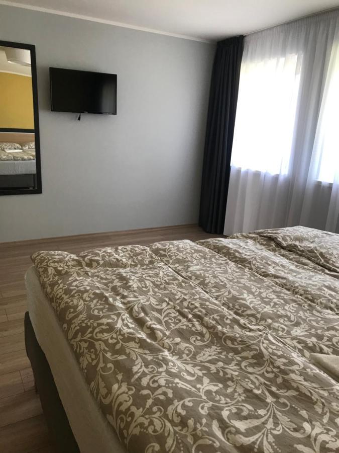 Romahegy Rendezvenyhaz Bed & Breakfast คาโปชวาร์ ภายนอก รูปภาพ