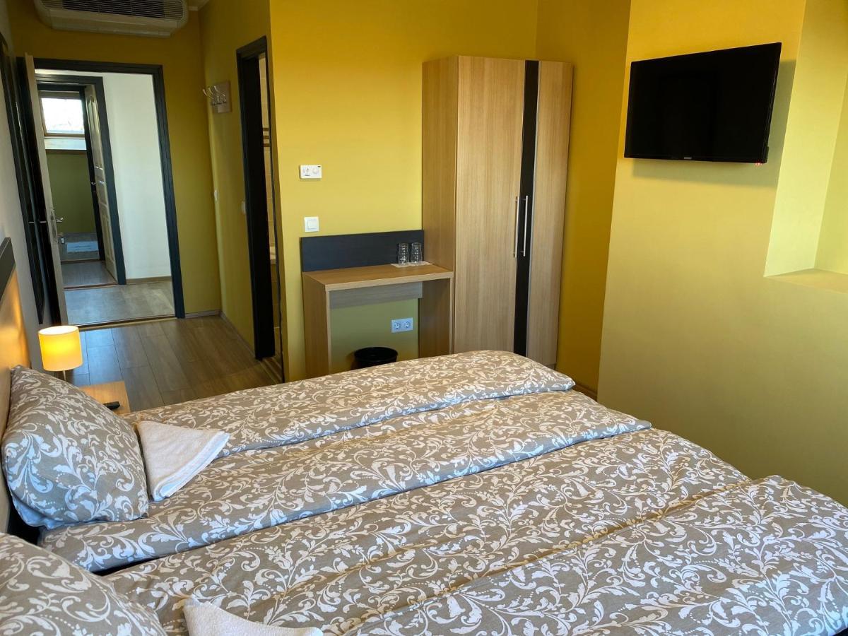 Romahegy Rendezvenyhaz Bed & Breakfast คาโปชวาร์ ภายนอก รูปภาพ