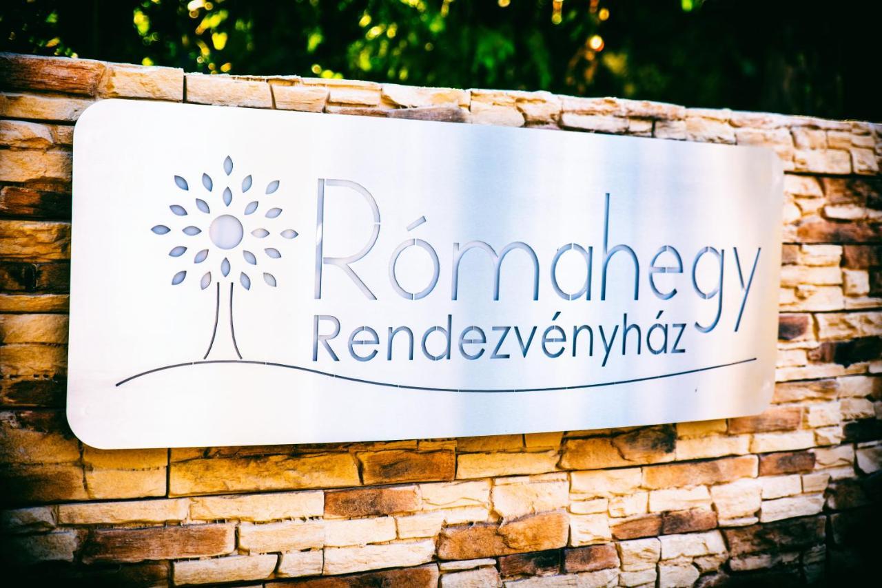 Romahegy Rendezvenyhaz Bed & Breakfast คาโปชวาร์ ภายนอก รูปภาพ